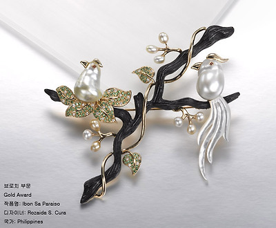 Brooch_(1)Gold_9TH_Ibon Sa Paraiso.jpg