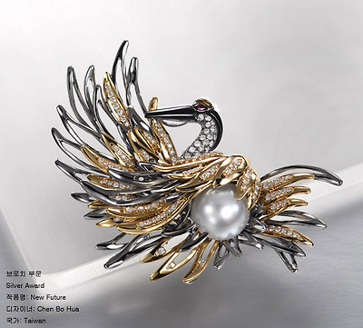 Brooch_(2)Silver_9TH7_New Future.jpg