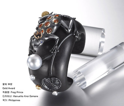 Bracelet_(1)Gold_9TH_Frog Prince.jpg