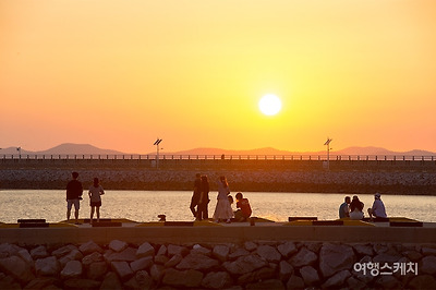 죽도행 정기여객선을 운항하는 남당항 풍경. 사진제공 / 홍성군청