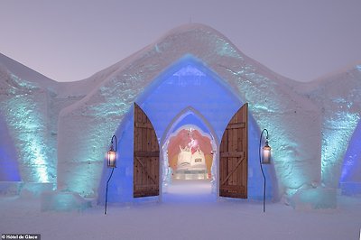 Covid-19 travel restrictions have of course made visiting Hôtel de Glace this year a bit tricky, but don't despair. There is an interactive 3D tour of the 2020 version of the ice hotel data-on the Hôtel de Glace website