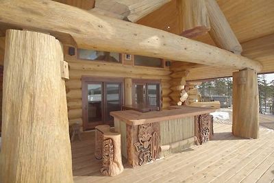 The tiki bar was designed for the residence of Pioneer Log Homeâs east coast representative, Ken Auchinleck.