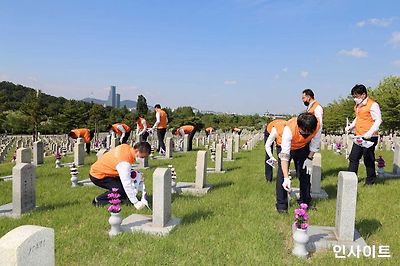 한화 방산3사, 나라 사랑 마음 새기는 현충원 참배 실시