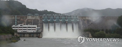8년 만에 모두 열린 대청댐 수문