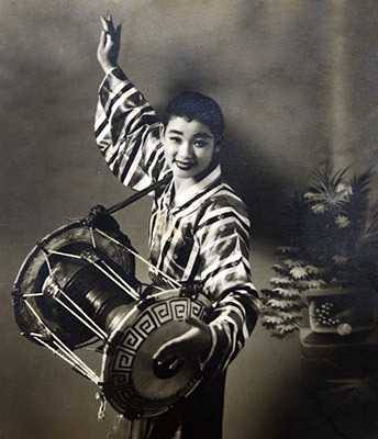 신달자 선생은 어린 시절 무용을 했다. 무용을 중도에 그만둔 것에 대해 신 선생은 