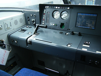 JR-Hokkaido 261-1102 cab.jpg
