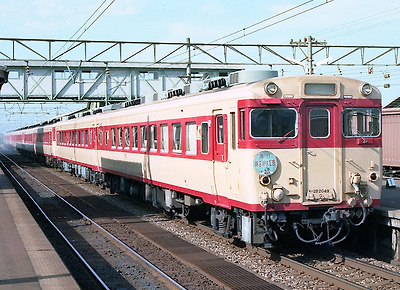 Kiha28 2049 video car.jpg