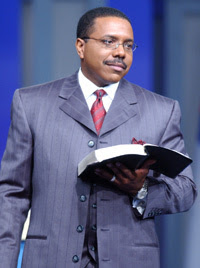 creflo dollar