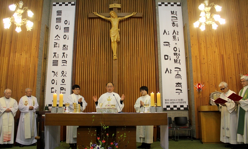 ‘박근혜 사퇴·이명박 구속’ 촉구 시국미사