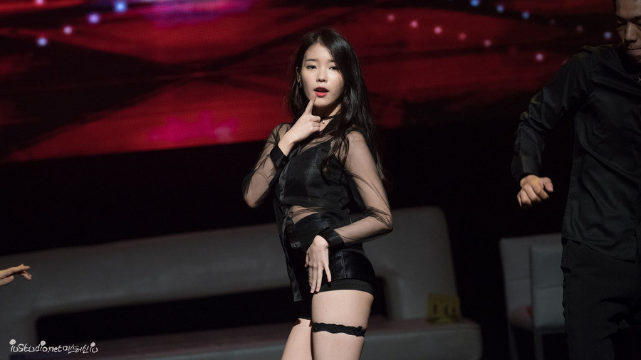 섹시한 가수 아이유.gif | 인스티즈
