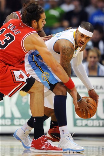 Chicago Bulls Center Joakim Noah, Left, Tries