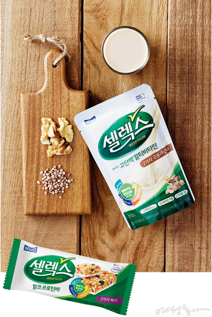 셀렉스 ‘마시는 고단백 멀티비타민’ 125ml 1천5백원(위). 셀렉스 ‘밀크 프로틴바’ 18g 각 1천원. 