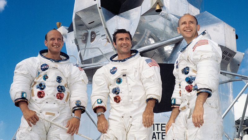 800px-Apollo_12_crew