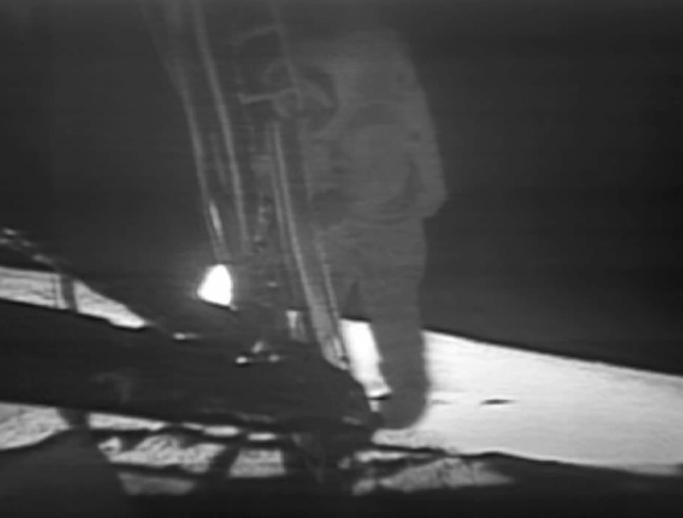 Apollo_11_first_step