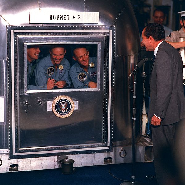 Apollo_11_crew_in_quarantine