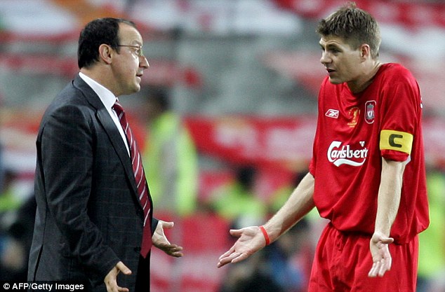 Steven Gerrard talks with Rafa Benitez (left) during the unforgettable 2005 Champions League final in Istanbul