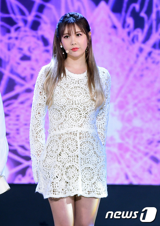 티아라 큐리, \'볼이 발그레 발그레~\'