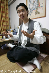 0401_p56_hyung-jin-moon_170x252.jpg 0401_p56_hyung-jin-moon_170x252.jpg