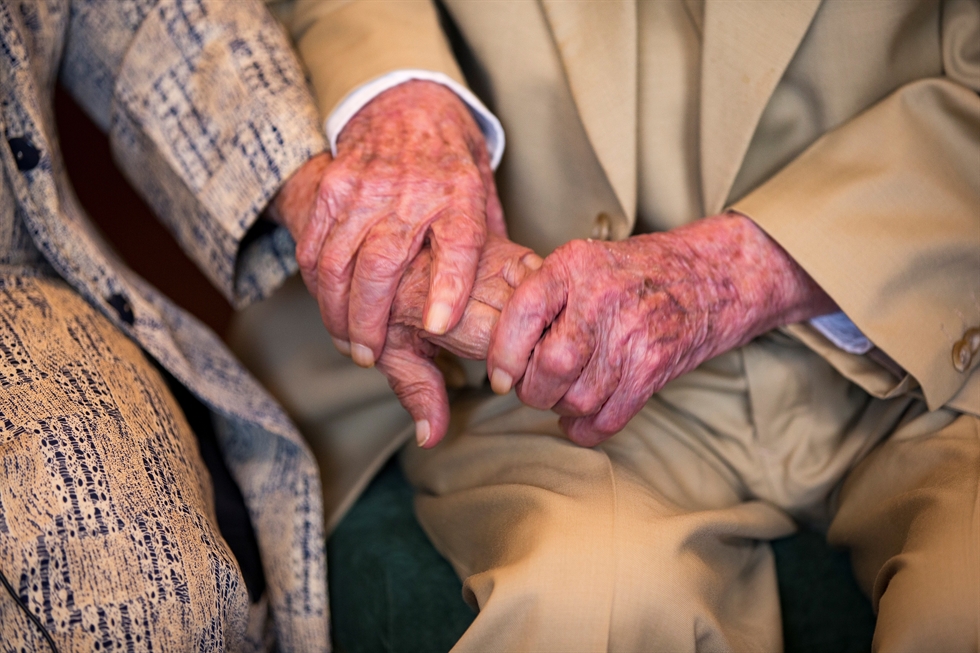 Ecuadorians Julio Cesar Mora Tapia, right, 110, and Waldramina Maclovia Quinteros, left, 104, pose during an interview in Quito, Ecuador, 26 August 2020. Julio Cesar and Waldramina entered the Guinness World Records book as the oldest married couple on the world. /EPA