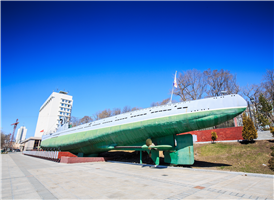  잠수함 C-56 박물관은 러시아 블라디보스토크에 자리하고 있다. 구 소련 태평양 함대에 소속된 잠수함 S-56은 1939년에 진수한 뒤 제2차 세계대전에서 독일 군함 10대를 침몰시키는 전공을 세웠다. 당시 함장과 승무원들은 소비에트 연방의 영웅으로 칭송됐다. 전쟁이 끝난 뒤 S-56은 1957년 훈련용 잠수함으로 쓰이다 1975년 블라디보스토크로 옮겨와 잠수함의 연혁과 자료 등을 전시하는 박물관이 됐다. 선실, 기관실, 조타실, 어뢰실 등 잠수함 내부를 세심하게 볼 수 있어 러시아 현지인들도 견학, 교육을 위해 많이 찾는다. 또한 당시 입었던 군복은 물론 잠수함 축소 모형 등도 전시돼 있다. 잠수함 뒤편에는 전쟁영웅들의 이름과 전사자 명단이 새겨져 있다.

 참고로 C-56의 C는 영어의 C가 아니라 러시아어이며 영어발음으로 S라고 읽혀 실제로는S-56으로
부르는 것이 옳다.