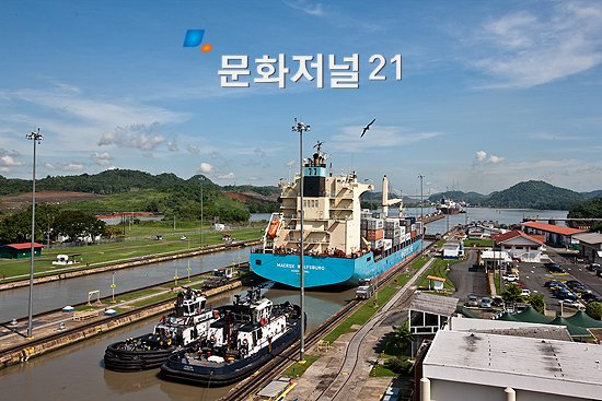 사진으로보는 파나마 운하의 첫 관문을 지나