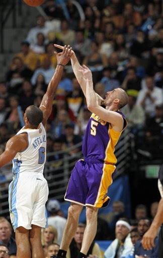Los Angeles Lakers Guard Steve Blake, Right, Puts
