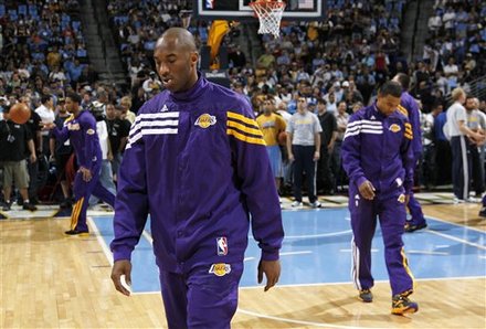 Los Angeles Lakers Guard Kobe Bryant Warms