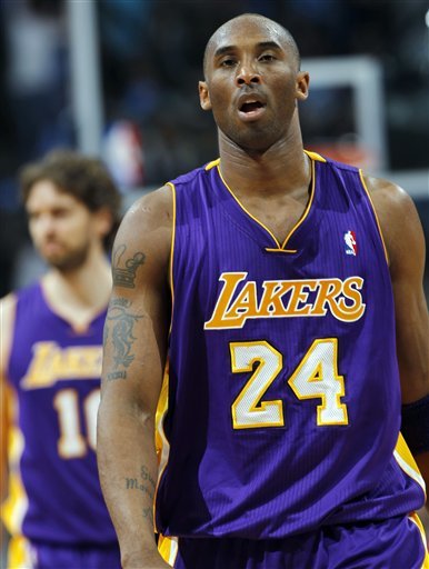 Los Angeles Lakers Guard Kobe Bryant, Front, Reacts