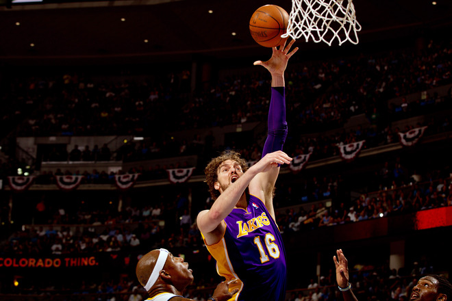 Pau Gasol #16 Of The Los Angeles Lakers Shoots