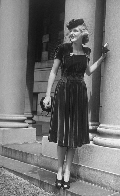 1940s velvet dress #vintage #fashion #1940s #hat