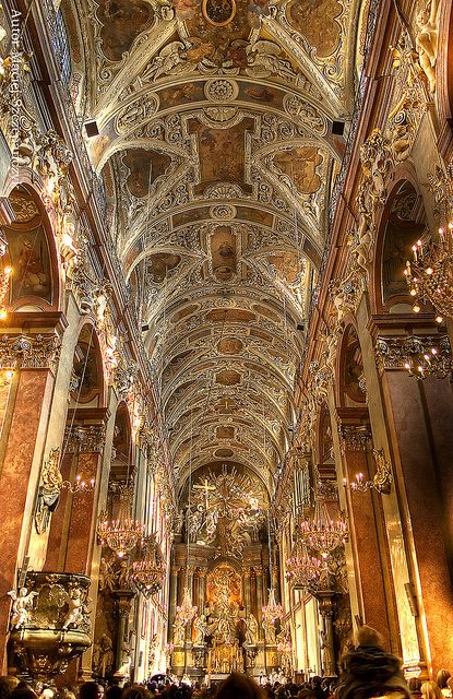 The main nave of the  basilica at Jasna G?ra  Monastery in Czestochowa,  Poland (by  arjuna_zbycho).