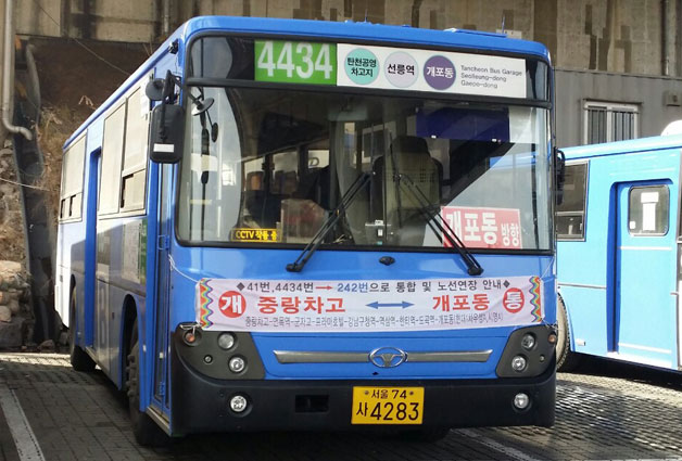 탄천차고지에 정차하고 있는 4434번 버스