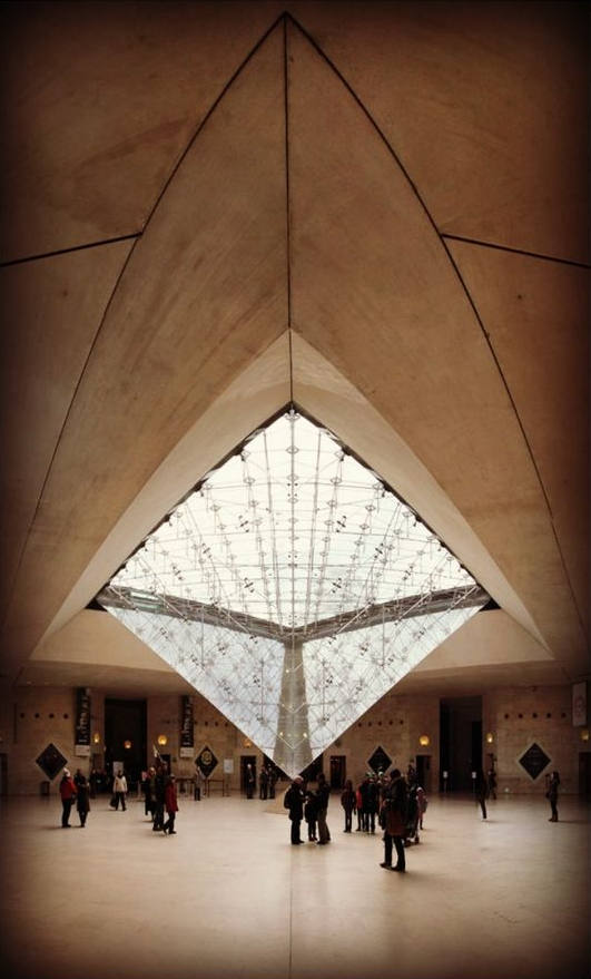 루브르, 파리의 코너