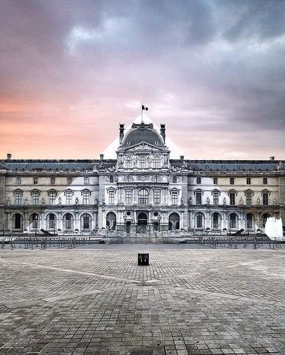 루브르, 파리의 코너