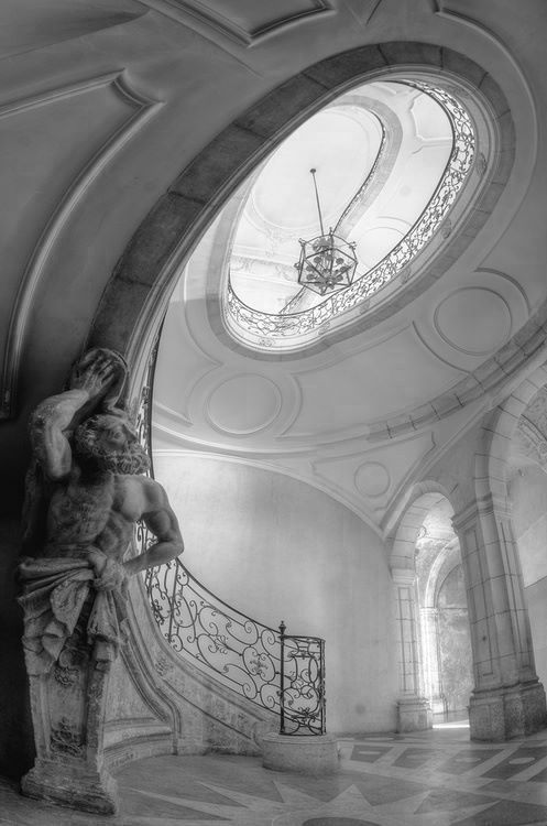 루브르, 파리의 코너