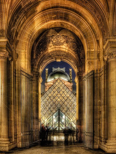 루브르, 파리의 코너