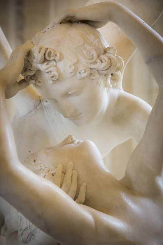 루브르, 파리의 코너