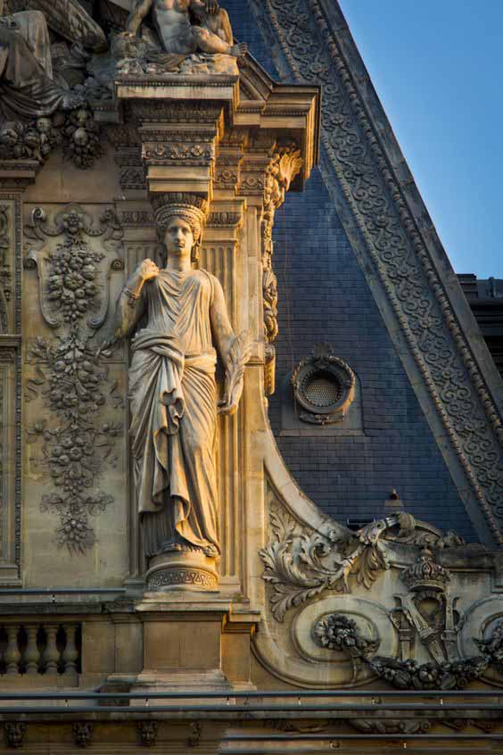 루브르, 파리의 코너