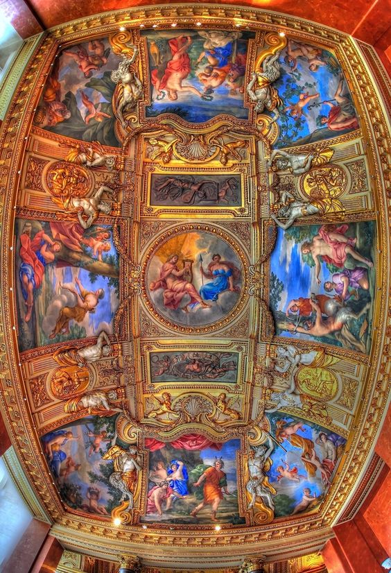 루브르, 파리의 코너