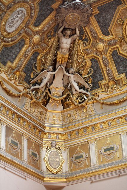 루브르, 파리의 코너