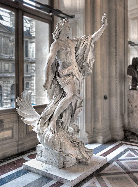 루브르, 파리의 코너