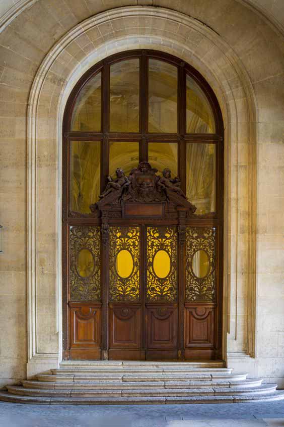 루브르, 파리의 코너