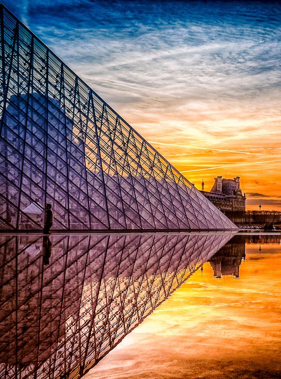 루브르, 파리의 코너