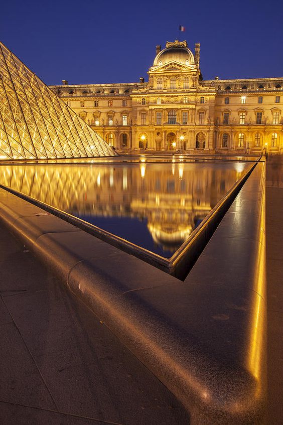 루브르, 파리의 코너