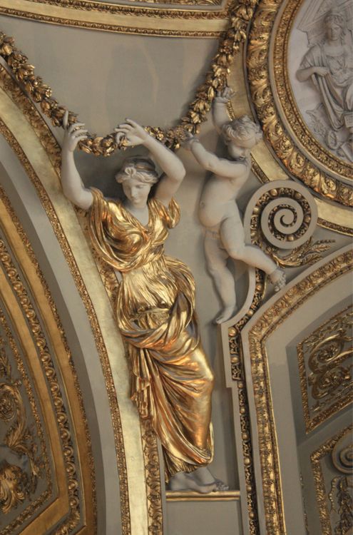 루브르, 파리의 코너