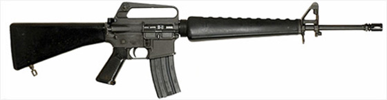 제식 채용된 M16 소총(M16A1 모델). 