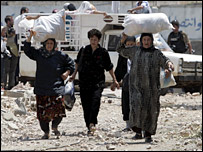 Lebanese villagers flee from the southern village of Aitaroun