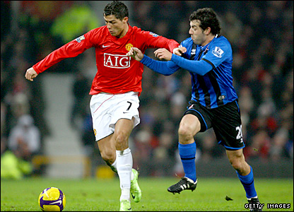 Cristiano Ronaldo holds off Julio Arca