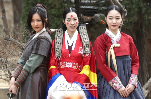 화영한복 이미지