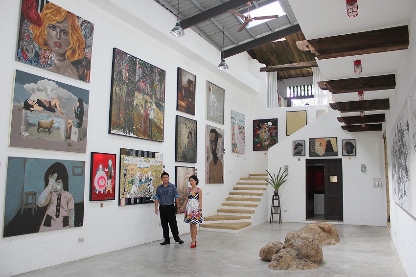 Modern art as the theme of the paintings